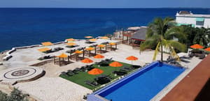 thumbnail: Outdoor pool