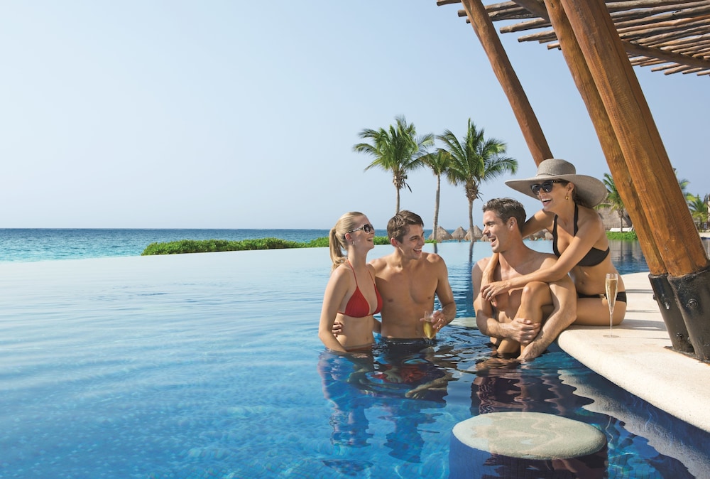 Poolside bar