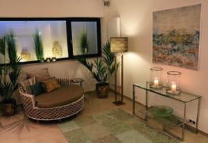 thumbnail: Interior detail