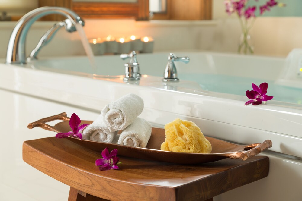 Deep soaking bathtub