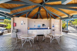 thumbnail: Outdoor dining