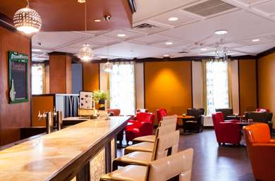 Full Bar,On-Site,Bar/Lounge