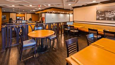 Dining,Dining Area,Restaurant,On-Site