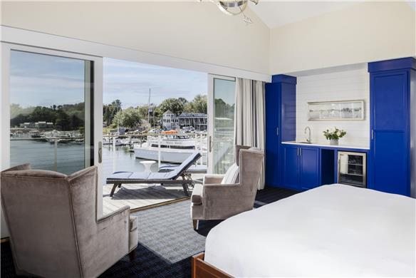 Guest Room,Bed,Suite,Indoor/Interior,On-Site,Outdoor/Exterior,Summer,Waterf