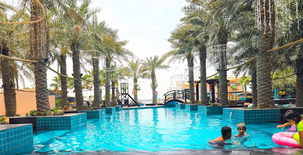 Infinity pool