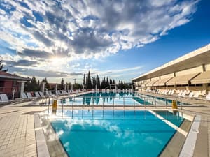 thumbnail: Indoor/outdoor pool