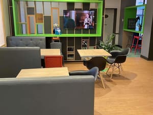 thumbnail: Bar (on property)