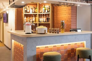 thumbnail: Bar (on property)