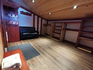 thumbnail: Interior entrance