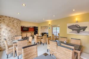 thumbnail: Restaurant