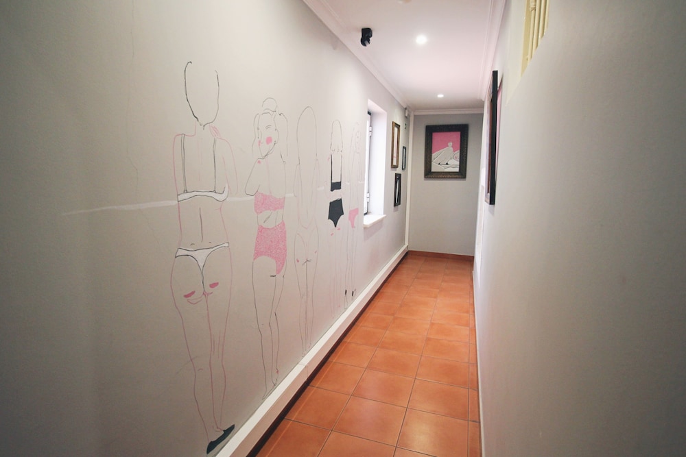 Handrails in hallways