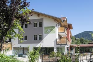 thumbnail: Front of property