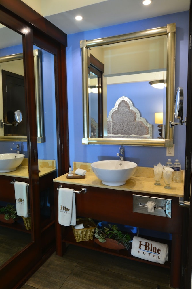 Bathroom sink