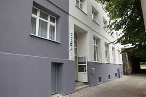 thumbnail: Property entrance
