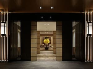 thumbnail: Interior entrance