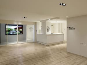 thumbnail: Interior entrance