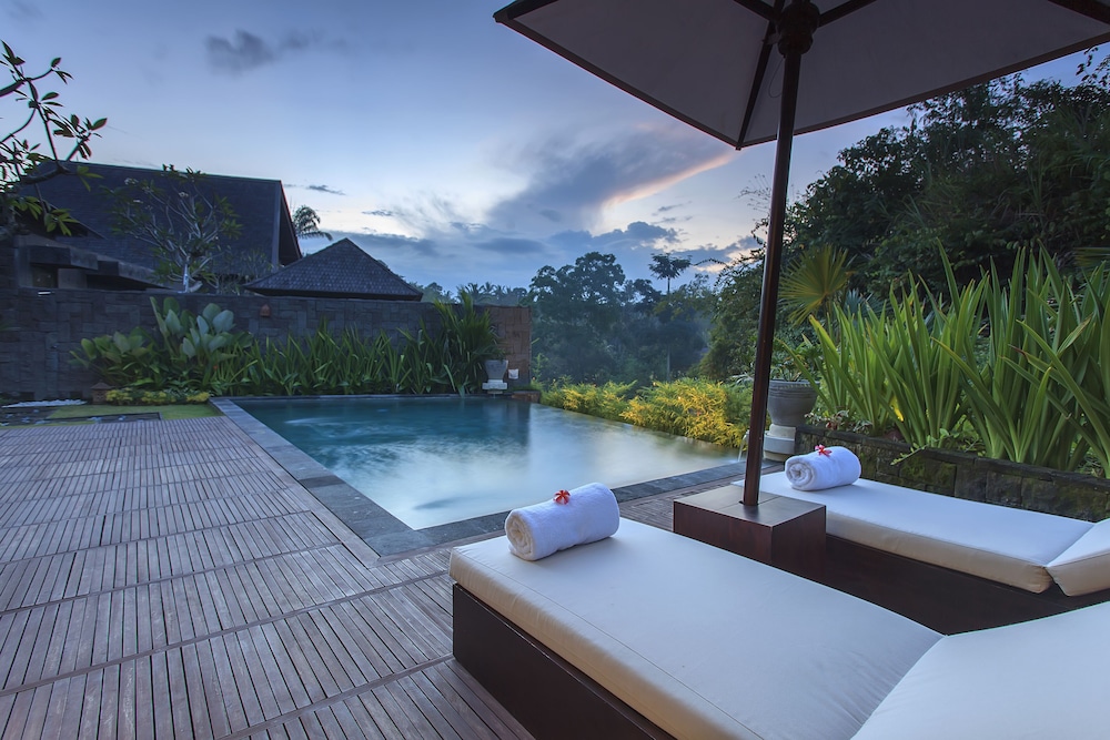 Private pool
