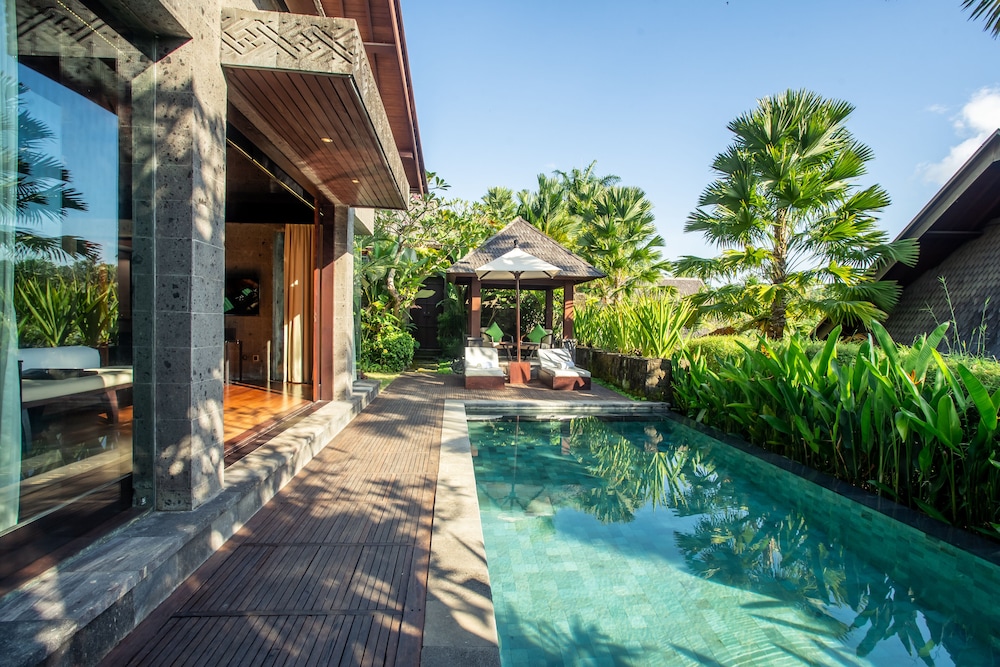 Private pool