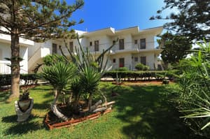 thumbnail: Front of property