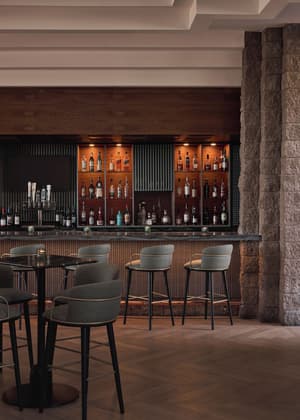 thumbnail: Bar (on property)