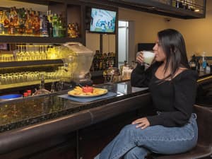 thumbnail: Bar (on property)