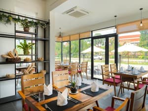 thumbnail: Restaurant