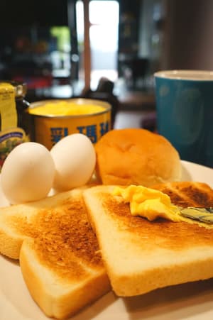thumbnail: Breakfast area