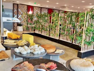 thumbnail: Breakfast buffet