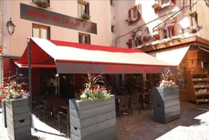thumbnail: Outdoor dining