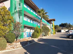 thumbnail: Front of property