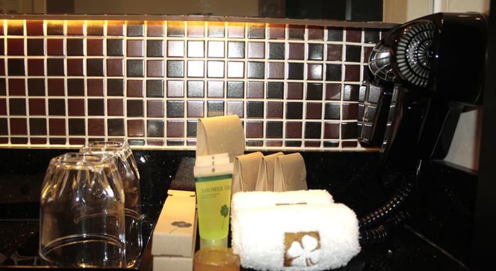 Bathroom amenities