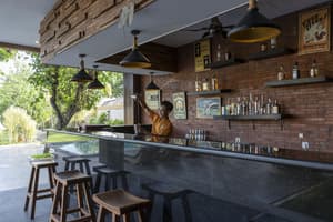 thumbnail: Bar (on property)