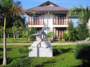 thumbnail: Exterior detail