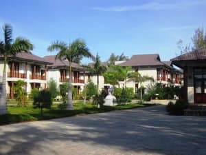 thumbnail: Property grounds