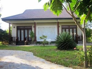 thumbnail: Property grounds