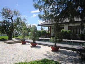 thumbnail: Property grounds