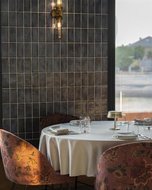 thumbnail: Restaurant