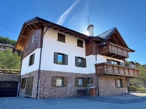 thumbnail: Front of property