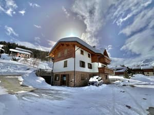 thumbnail: Front of property
