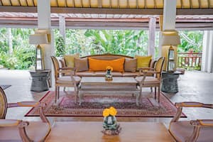 thumbnail: Lobby sitting area