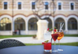 thumbnail: Bar (on property)