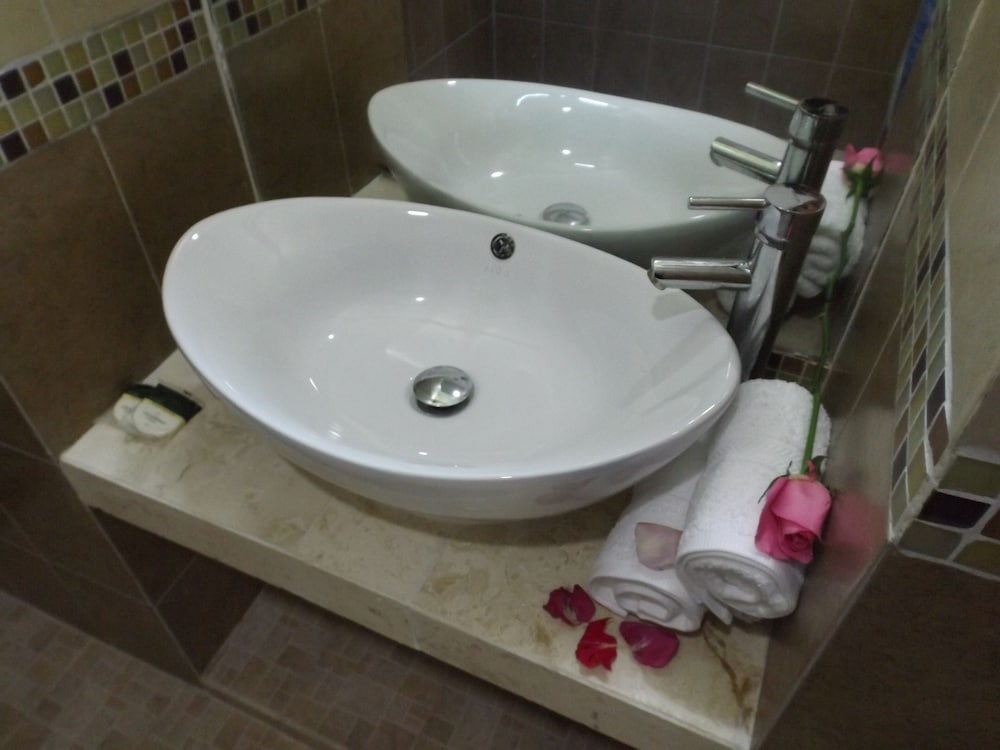 Bathroom sink