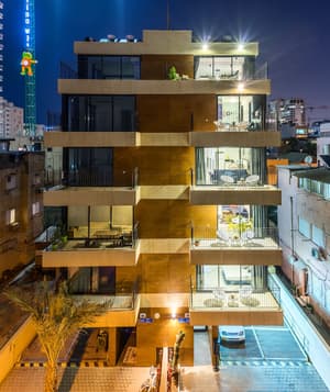 thumbnail: Front of property