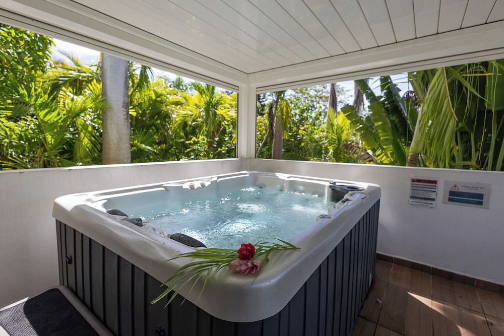 Private spa tub