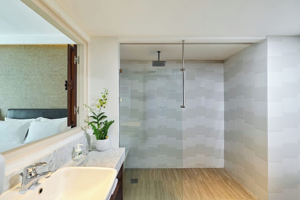 Bathroom shower