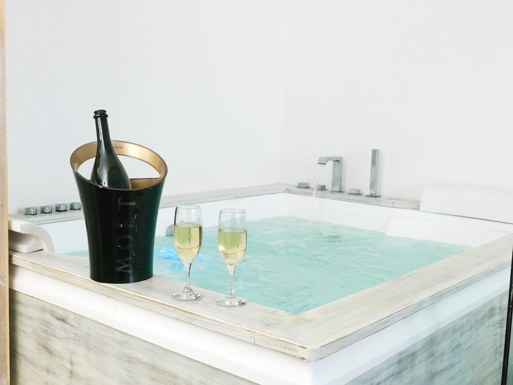Jetted tub