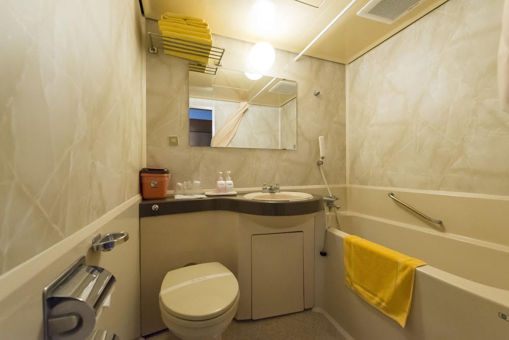 Bathroom amenities