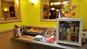 thumbnail: Breakfast area