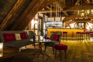 thumbnail: Bar (on property)