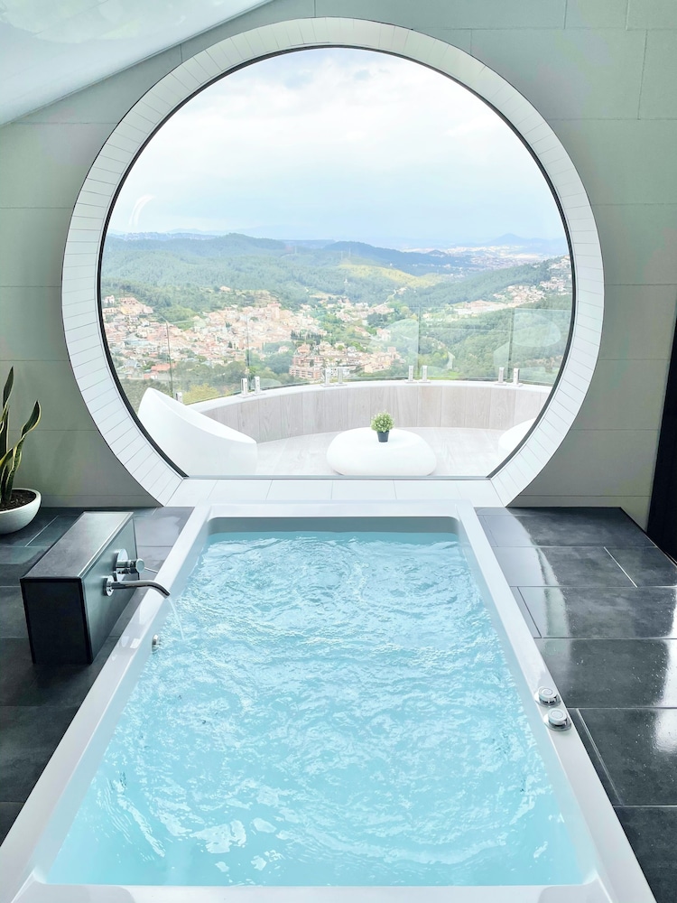 Private spa tub